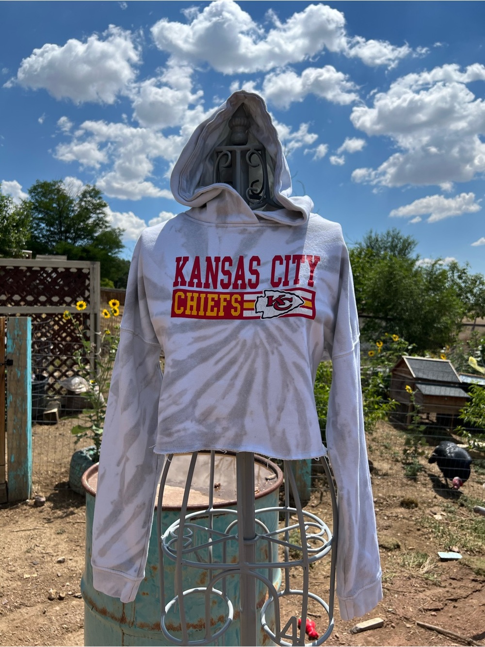 NFL teen apparel Kansas City Chiefs Cropped Hoodie - White with Red & Gold Logo